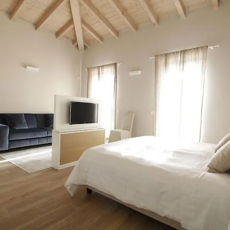 New ,private Garden, Swimming Pool And Torno