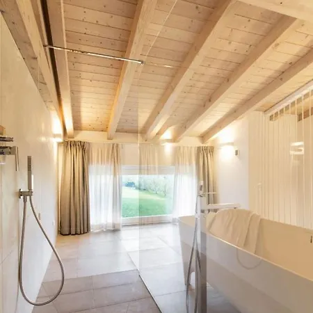 New ,private Garden, Swimming Pool And Hostel