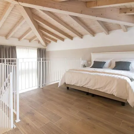 New ,private Garden, Swimming Pool And * Torno