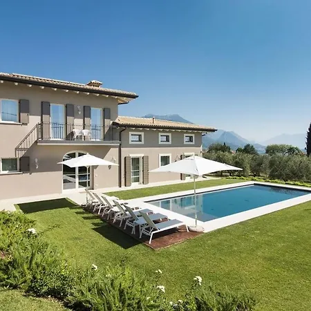 New ,private Garden, Swimming Pool And