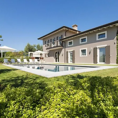 New ,private Garden, Swimming Pool And Hostel Torno