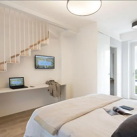 New ,private Garden, Swimming Pool And * Torno