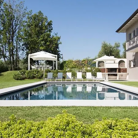 New ,private Garden, Swimming Pool And